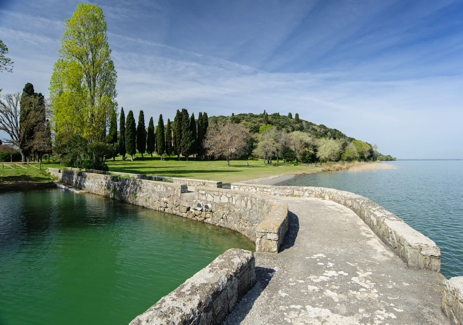 Umbria: Villages to Lakeside Vistas