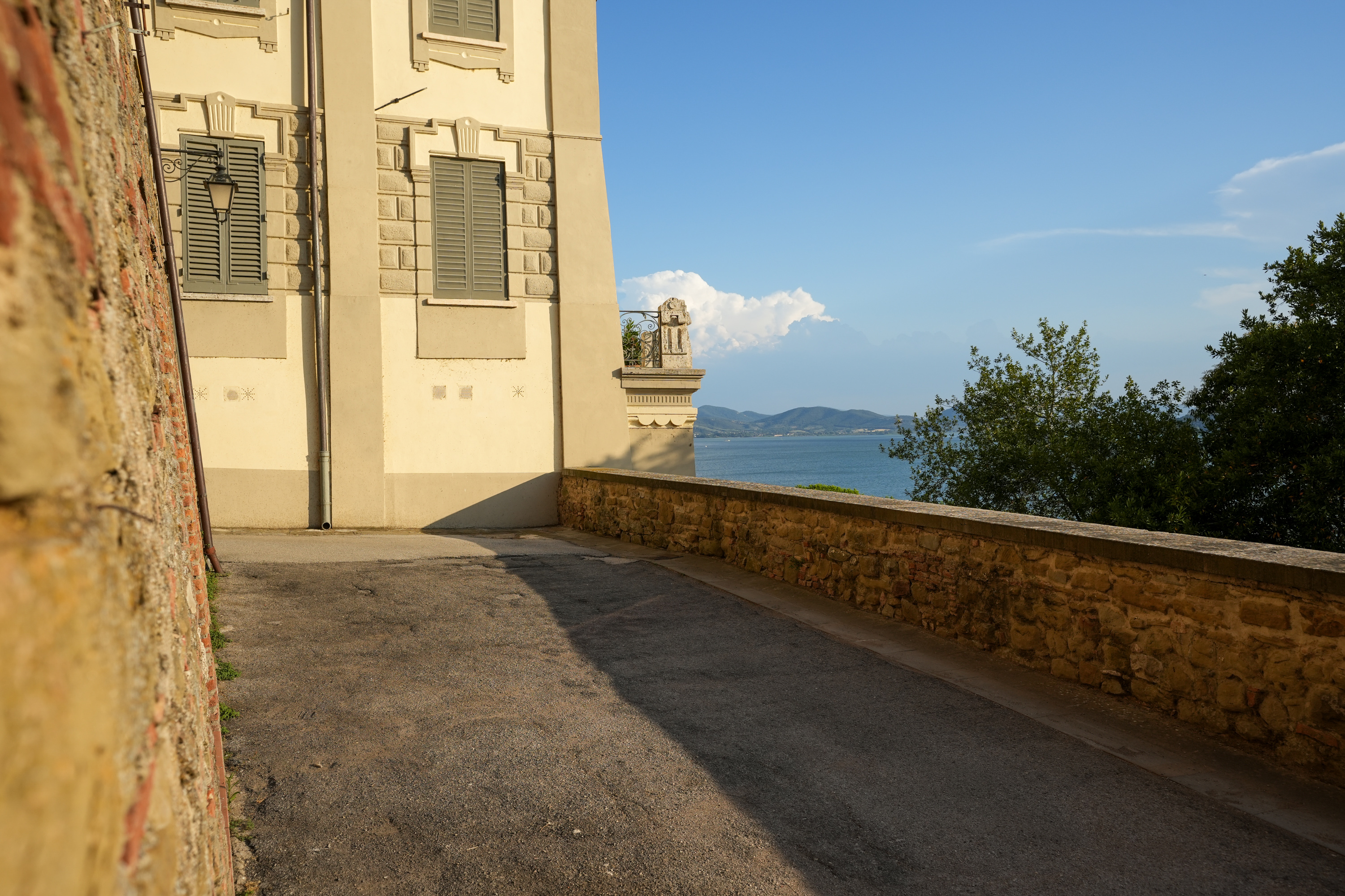 Umbria: Villages to Lakeside Vistas — photo 3