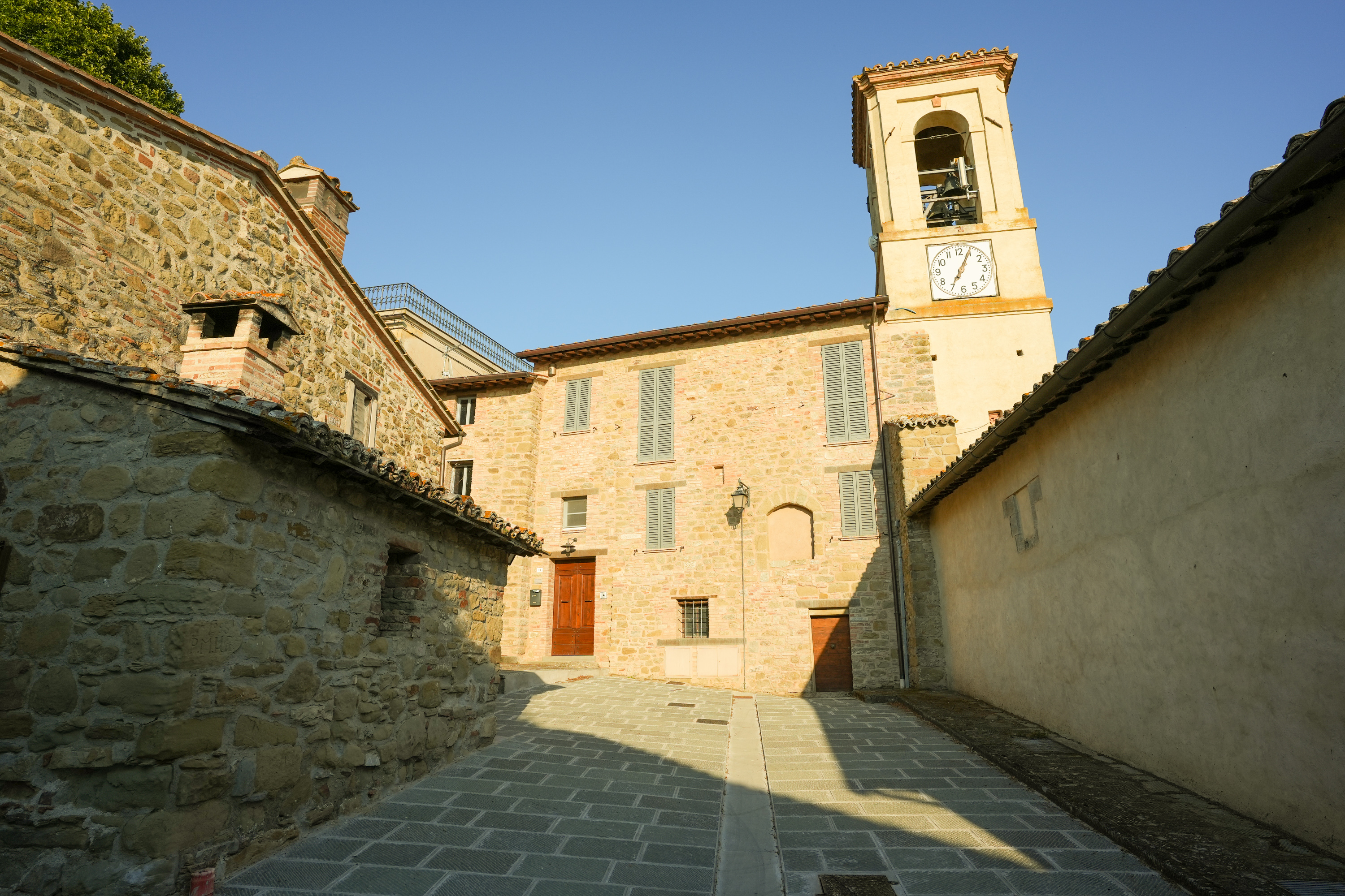 Umbria: Villages to Lakeside Vistas — photo 4