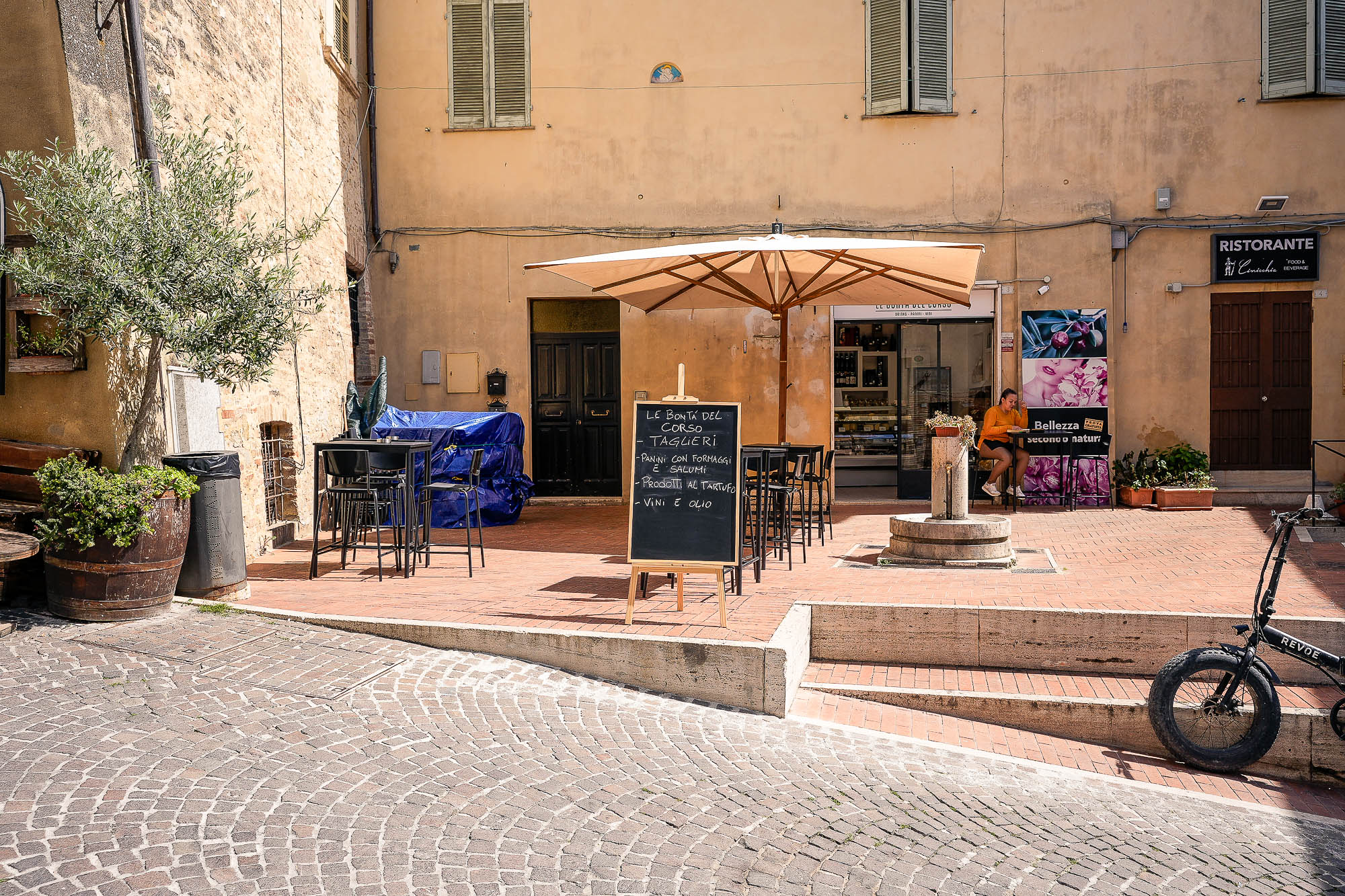 Montefalco: Medieval Charm and Red Wine Splendor — photo 3