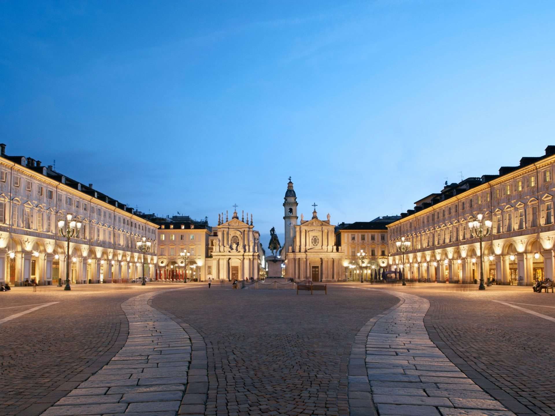 Turin | Elegant Urban Setting with Distinctive Architecture