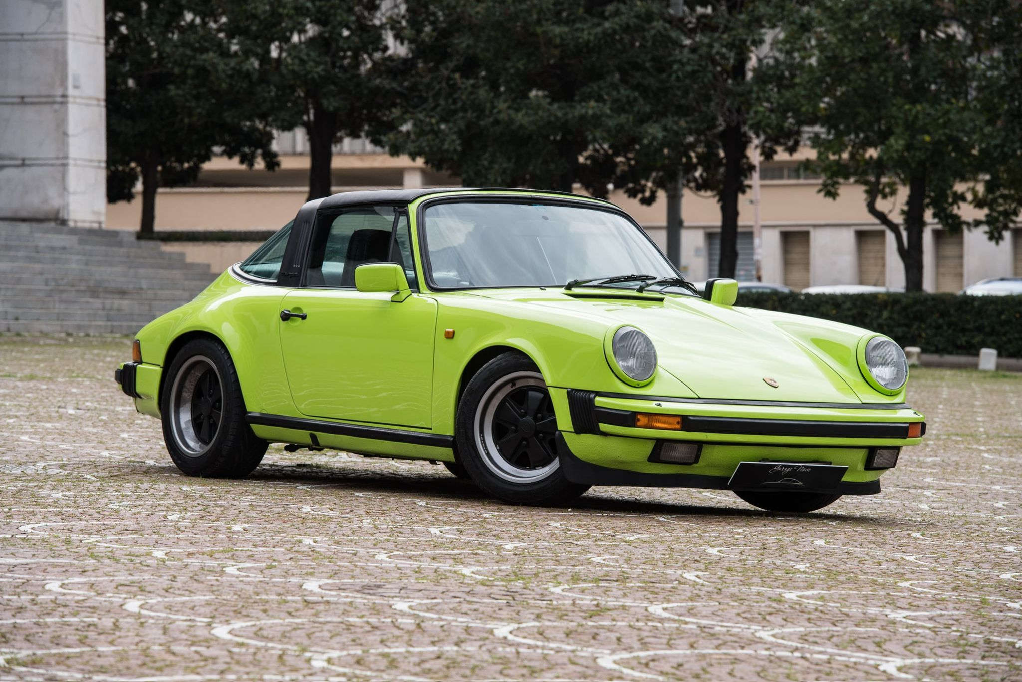Porsche 911 3.2 Carrera Targa 1986 Apple Green Daphne Grün special order - iconic vintage car for film productions Italy